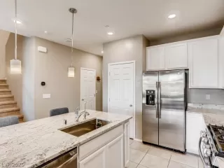 Photo #2: 2214265 Listing