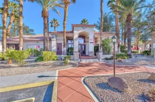 Photo #4: 2214323 Listing