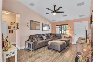 Photo #2: 2214332 Listing