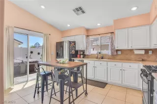 Photo #5: 2214332 Listing