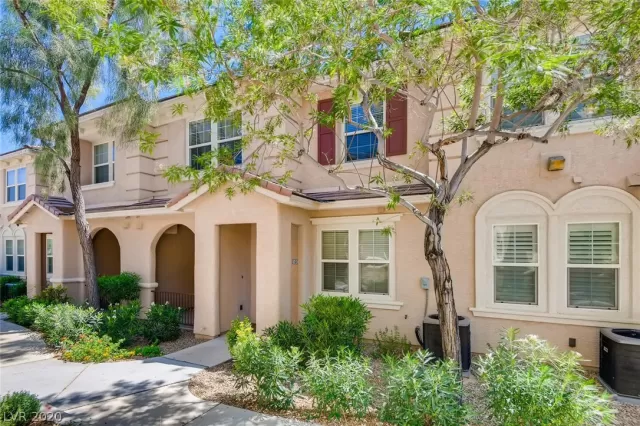 MLS: 2214386 Condo For Sale