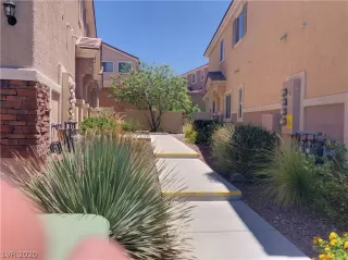 Photo #3: 2214392 Listing