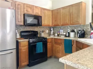 Photo #5: 2214392 Listing