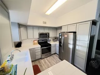 Photo #2: 2214413 Listing