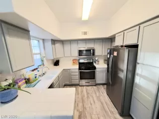 Photo #3: 2214413 Listing