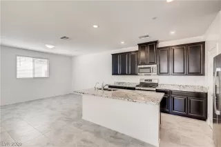 Photo #3: 2214435 Listing