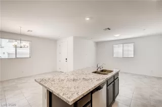 Photo #5: 2214435 Listing