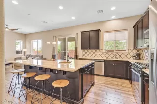 Photo #4: 2214442 Listing 