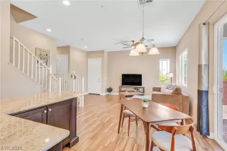 Photo #5: 2214442 Listing 