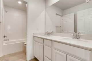 Photo #2: 2214675 Listing