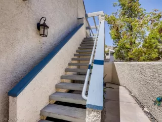 Photo #2: 2214819 Listing