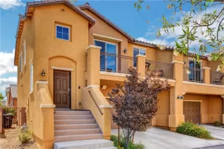 Photo #1: 2214868 Listing