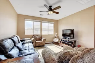 Photo #4: 2214868 Listing