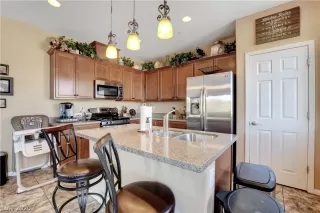 Photo #6: 2214868 Listing