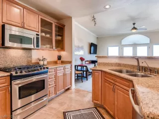 Photo #1: 2214998 Listing