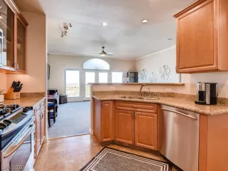 Photo #2: 2214998 Listing