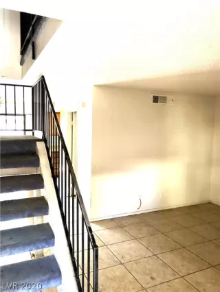 Photo #3: 2215193 Listing