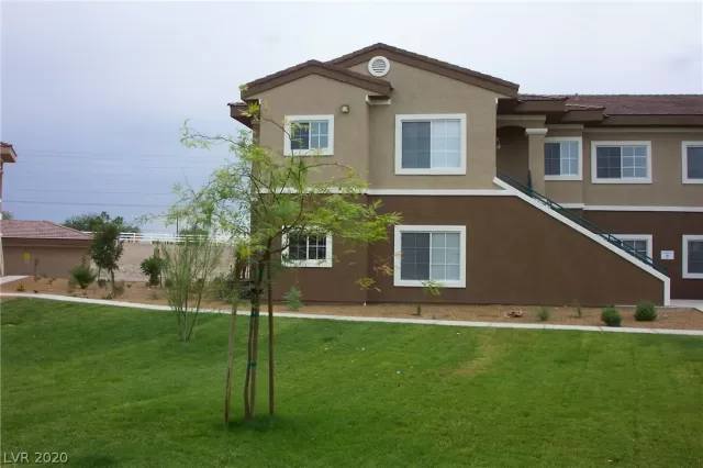 MLS: 2215198 Condo For Sale