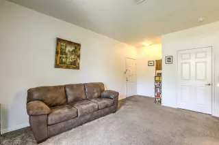 Photo #5: 2215222 Listing