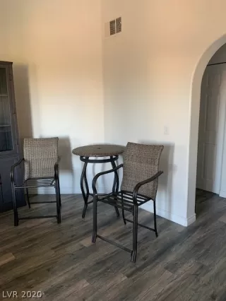 Photo #5: 2215223 Listing