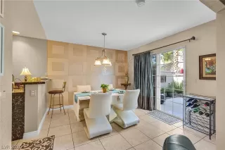 Photo #5: 2215259 Listing