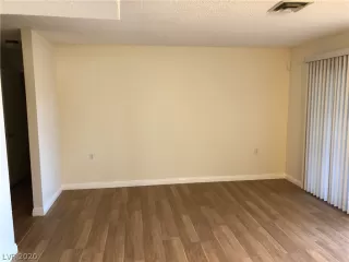 Photo #5: 2215267 Listing