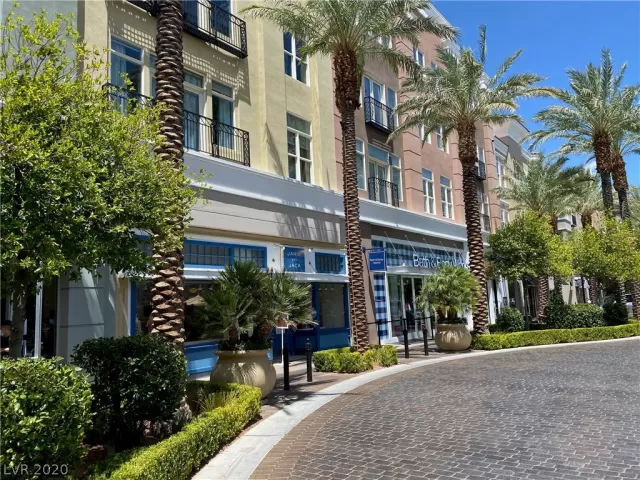 MLS: 2215353 Condo For Sale