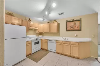 Photo #5: 2215355 Listing