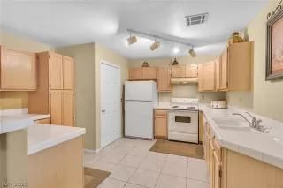 Photo #6: 2215355 Listing