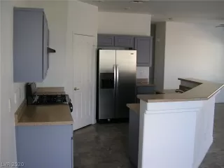 Photo #3: 2215401 Listing