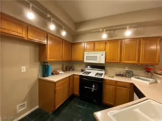 Photo #2: 2215446 Listing