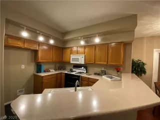 Photo #5: 2215446 Listing