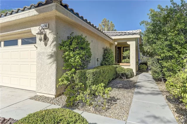 MLS: 2215493 Condo For Sale