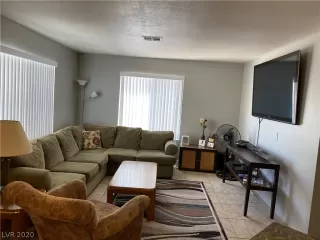 Photo #3: 2215496 Listing