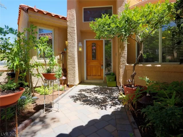 MLS: 2215572 Condo For Sale