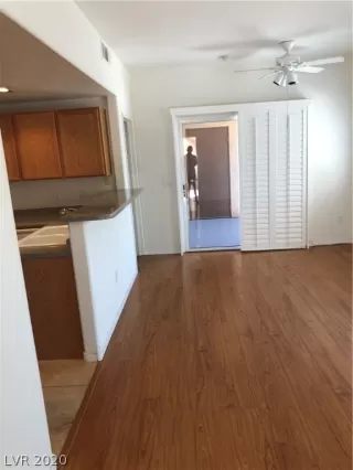 Photo #2: 2215676 Listing