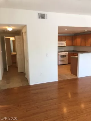 Photo #5: 2215676 Listing