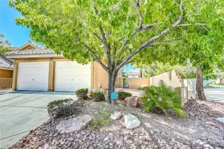 Photo #1: 2215687 Listing 