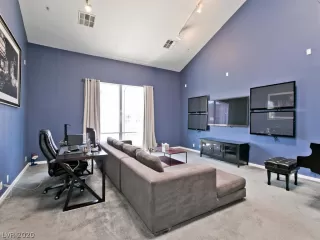 Photo #3: 2215697 Listing