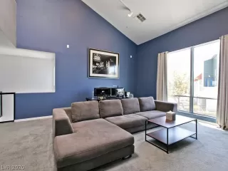 Photo #4: 2215697 Listing