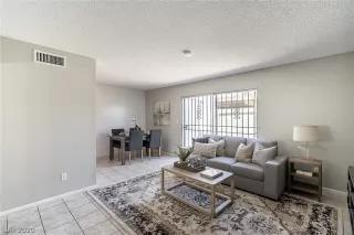 Photo #5: 2215699 Listing