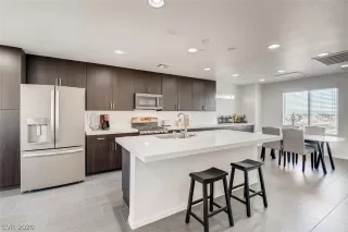 Photo #1: 2215750 Listing