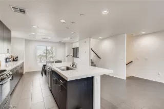 Photo #2: 2215750 Listing