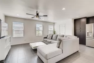 Photo #4: 2215750 Listing