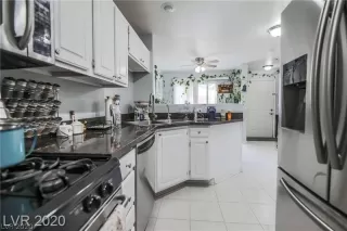 Photo #5: 2215764 Listing