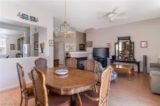 Photo #5: 2215806 Listing 