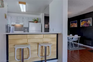 Photo #1: 2215848 Listing 