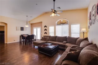 Photo #4: 2215855 Listing