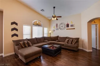 Photo #5: 2215855 Listing