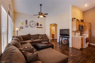 Photo #6: 2215855 Listing